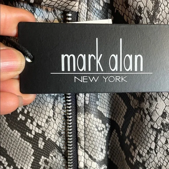 NWT Mark Alan Women's Snake Print Jacket - See matching skirt! - Picture 2 of 4